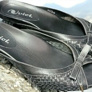 Vici Black Size 8 Weave slides with small heels.